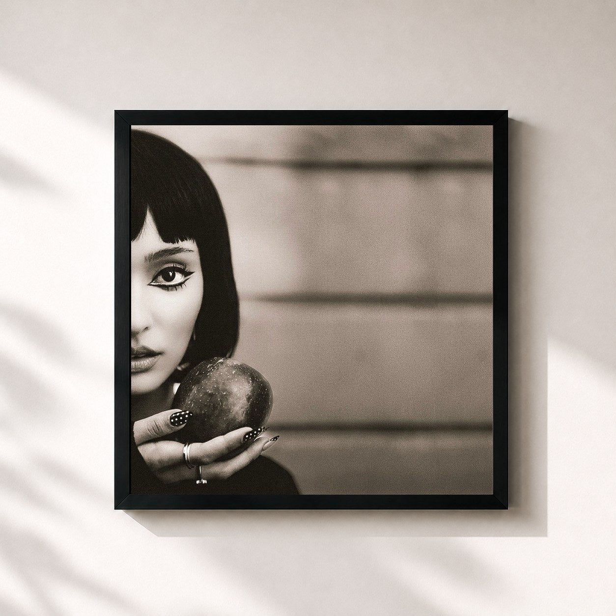 #noir Tableau carré de l'album FILM NOIR (fin) de Faouzia, cadre noir 32x32 cm
