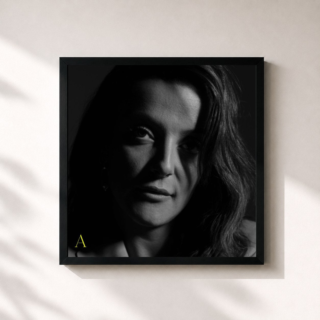 #noir Tableau carré de l'album A - RÉÉDITION de Camille Lellouche, cadre noir 32x32 cm