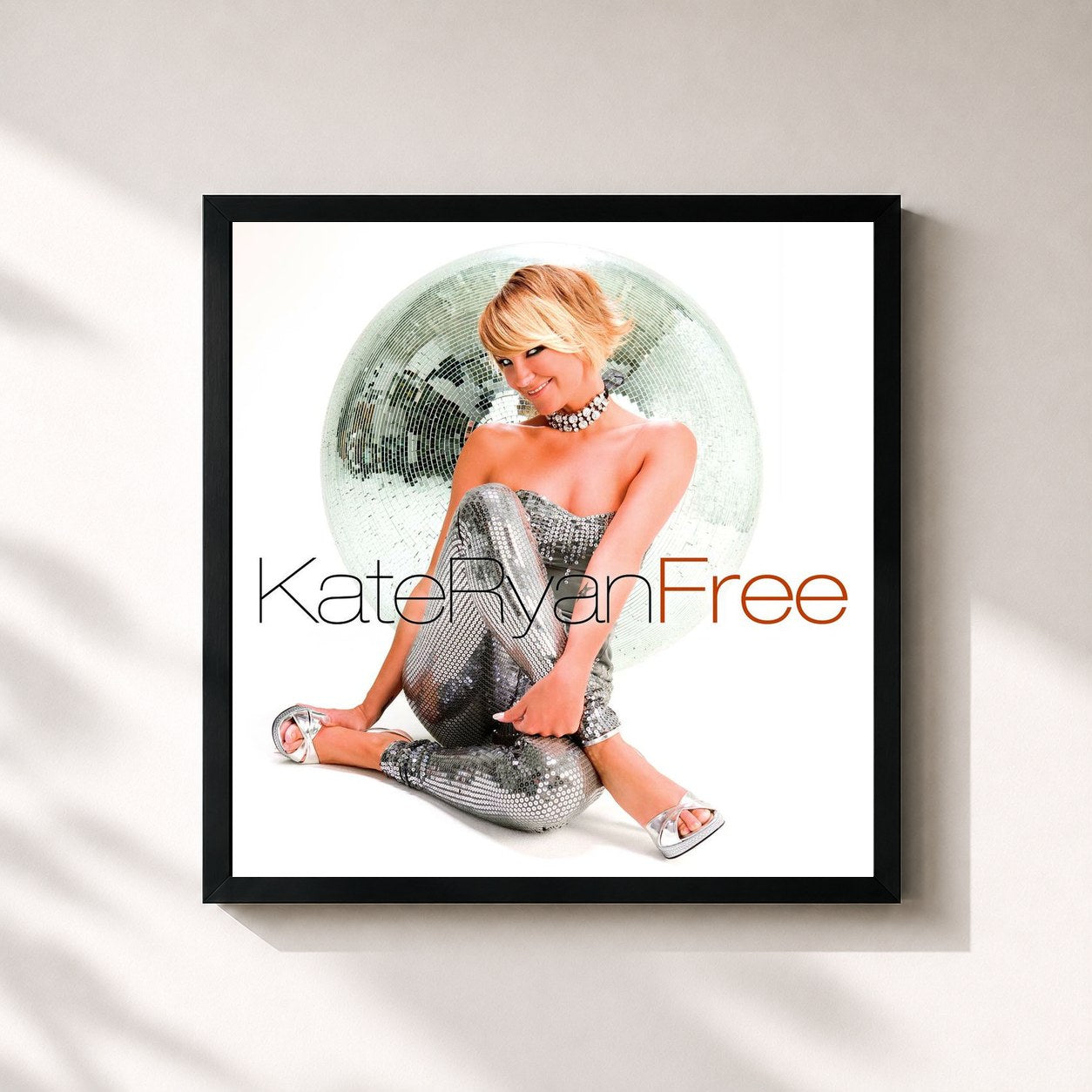 #noir Tableau carré de l'album Free de Kate Ryan, cadre noir 32x32 cm