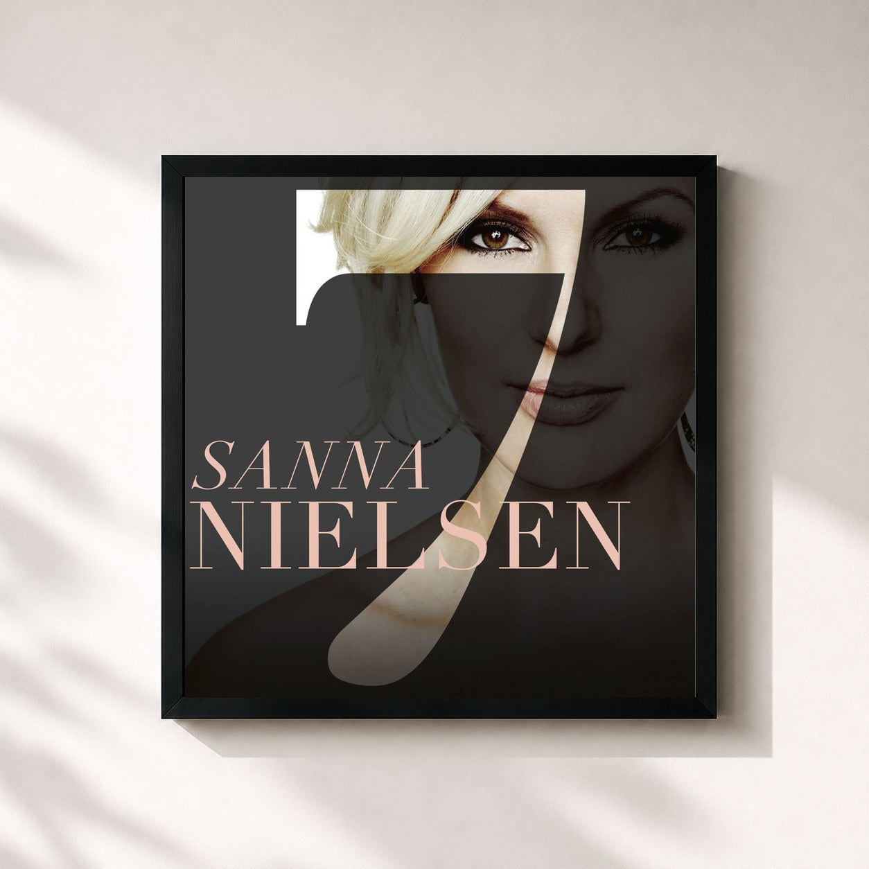 #noir Tableau carré de l'album 7 de Sanna Nielsen, cadre noir 32x32 cm