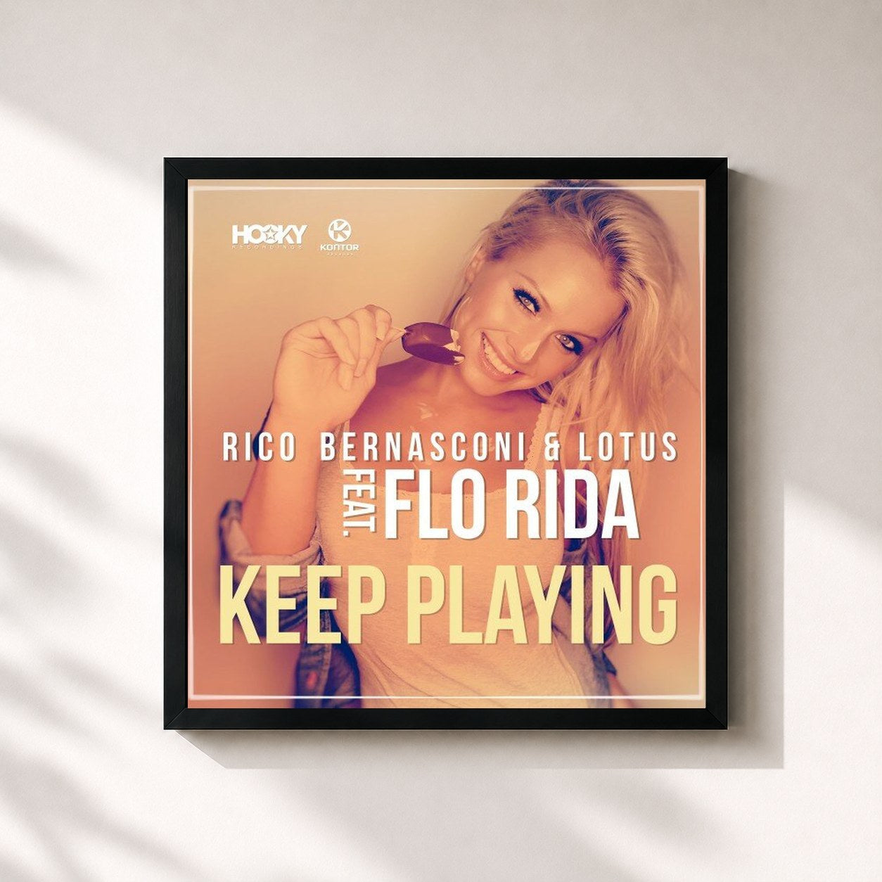 #noir Tableau carré de l'album Keep Playing de Rico Bernasconi, cadre noir 32x32 cm