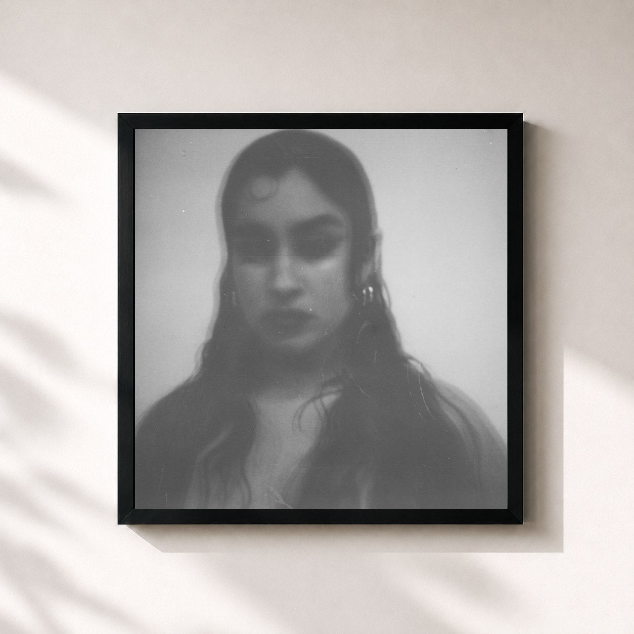 #noir Tableau carré de l'album In Between de Lauren Jauregui, cadre noir 32x32 cm