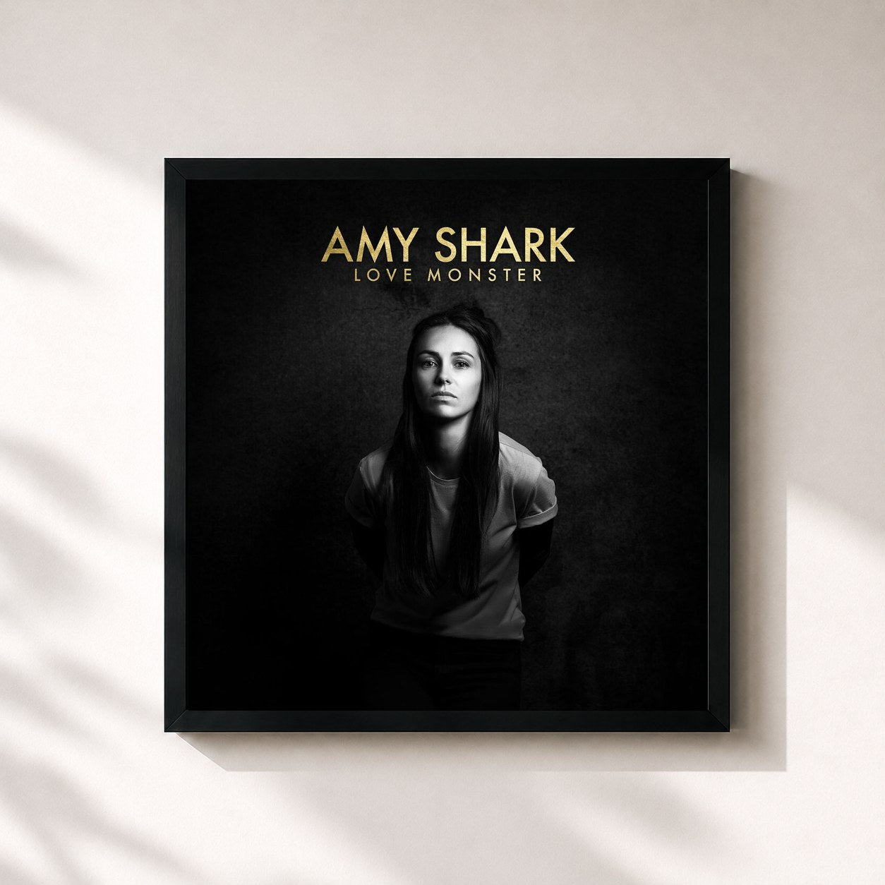 #noir Tableau carré de l'album Love Monster de Amy Shark, cadre noir 32x32 cm