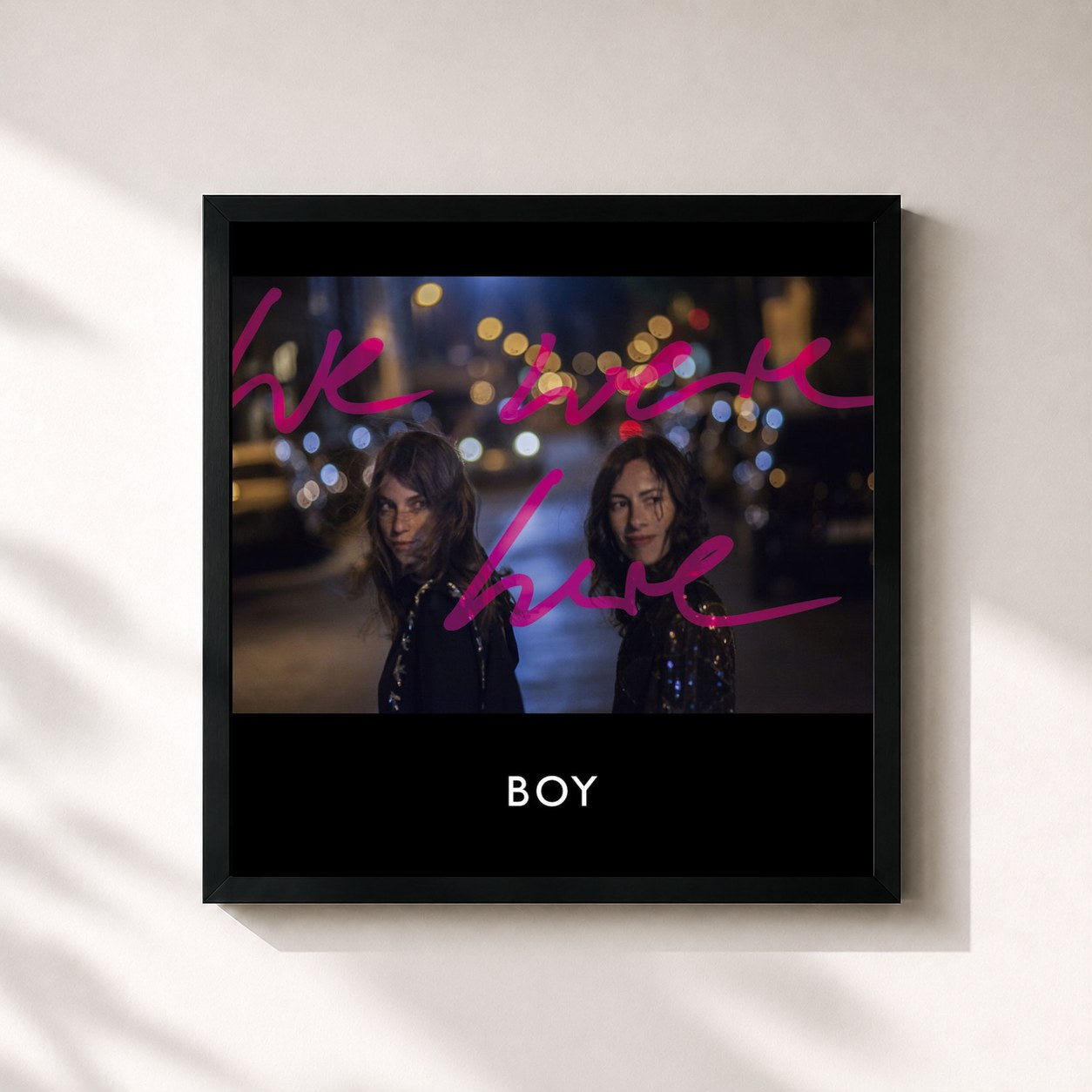 #noir Tableau carré de l'album We Were Here de BOY, cadre noir 32x32 cm