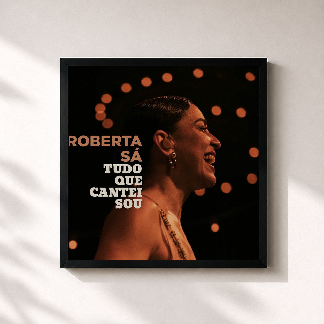 #noir Tableau carré de l'album Tudo Que Cantei Sou de Roberta Sá, cadre noir 32x32 cm