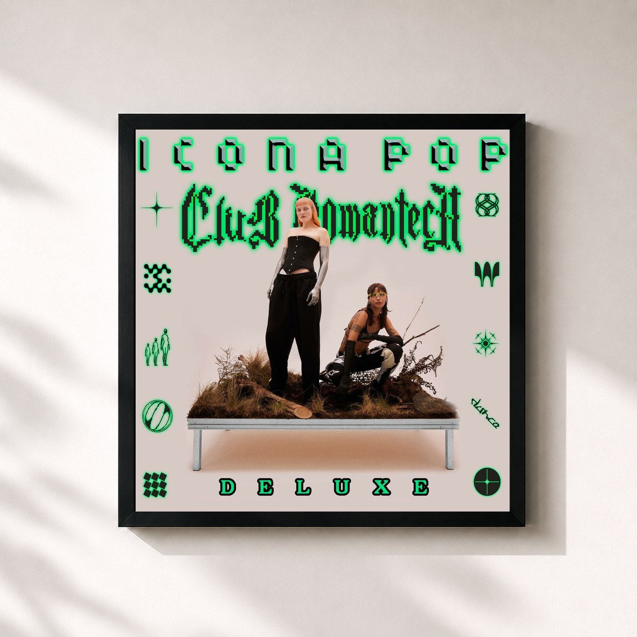 #noir Tableau carré de l'album Club Romantech (Deluxe) de Icona Pop, cadre noir 32x32 cm