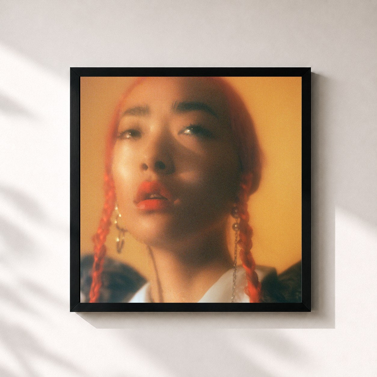 #noir Tableau carré de l'album RINA de Rina Sawayama, cadre noir 32x32 cm