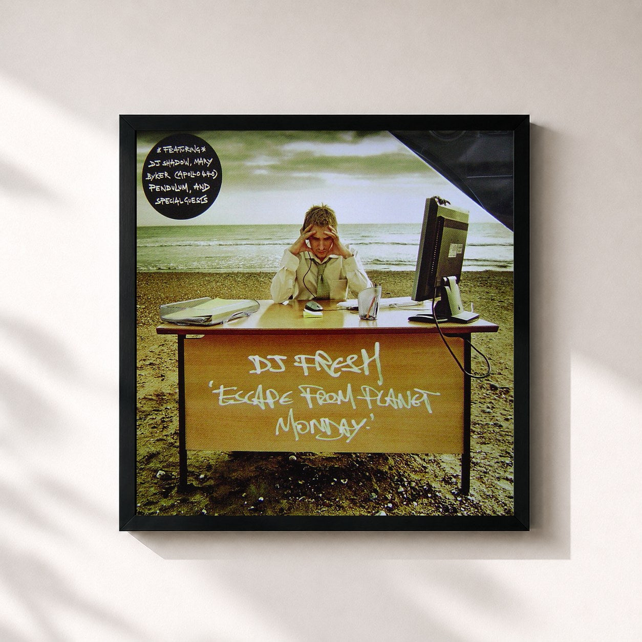 #noir Tableau carré de l'album Escape From Planet Monday de DJ FRESH, cadre noir 32x32 cm