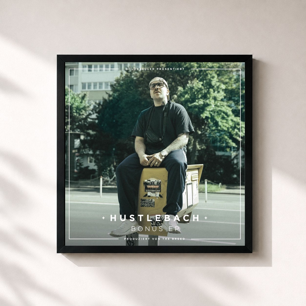 #noir Tableau carré de l'album Hustlebach (Bonus EP) de Plusmacher, cadre noir 32x32 cm