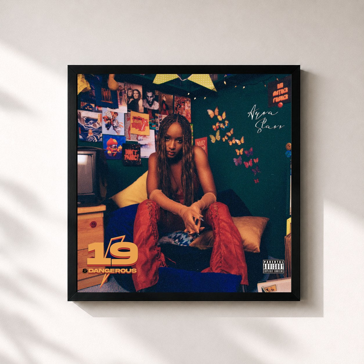 #noir Tableau carré de l'album 19 & Dangerous de Ayra Starr, cadre noir 32x32 cm
