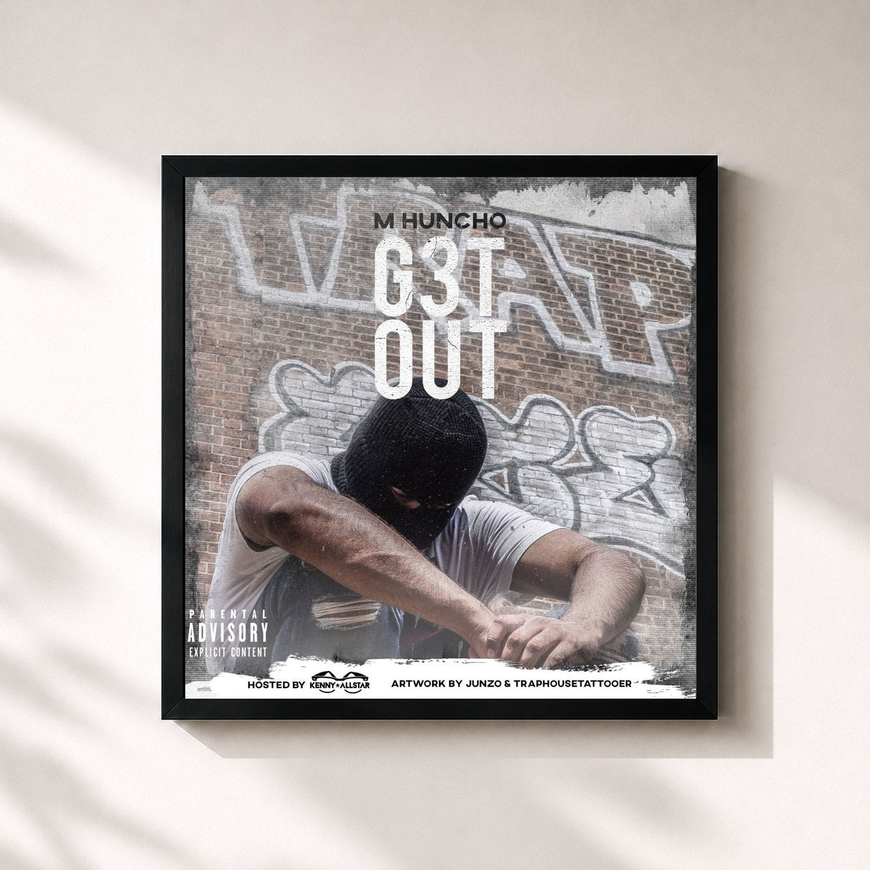 #noir Tableau carré de l'album GET OUT de M Huncho, cadre noir 32x32 cm