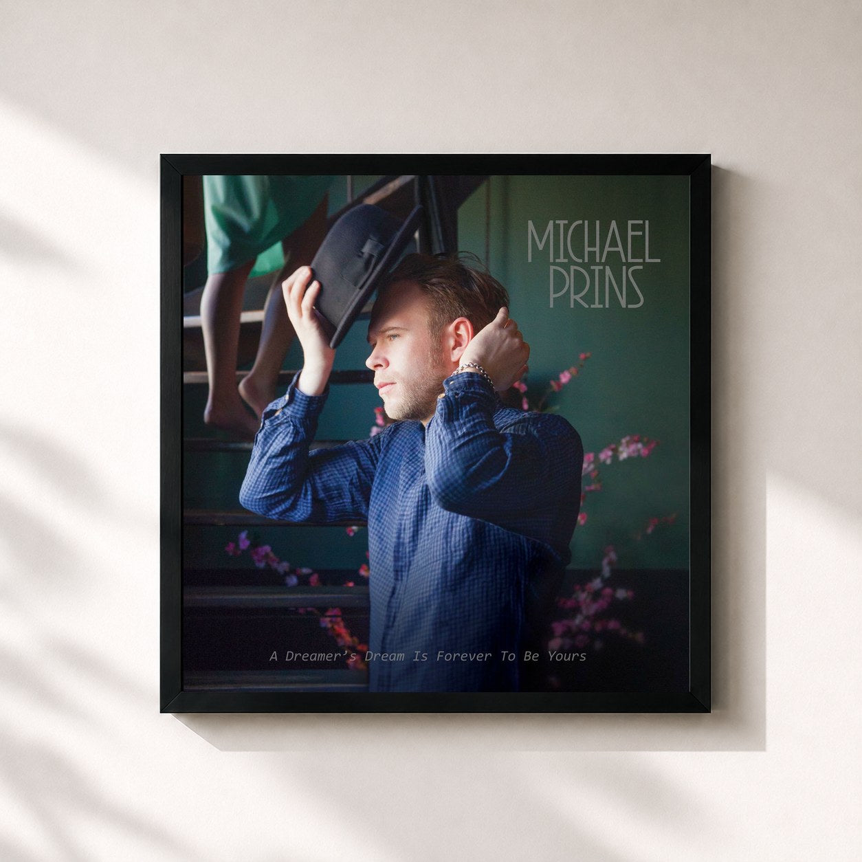 #noir Tableau carré de l'album A Dreamer's Dream Is Forever To Be Yours de Michael Prins, cadre noir 32x32 cm
