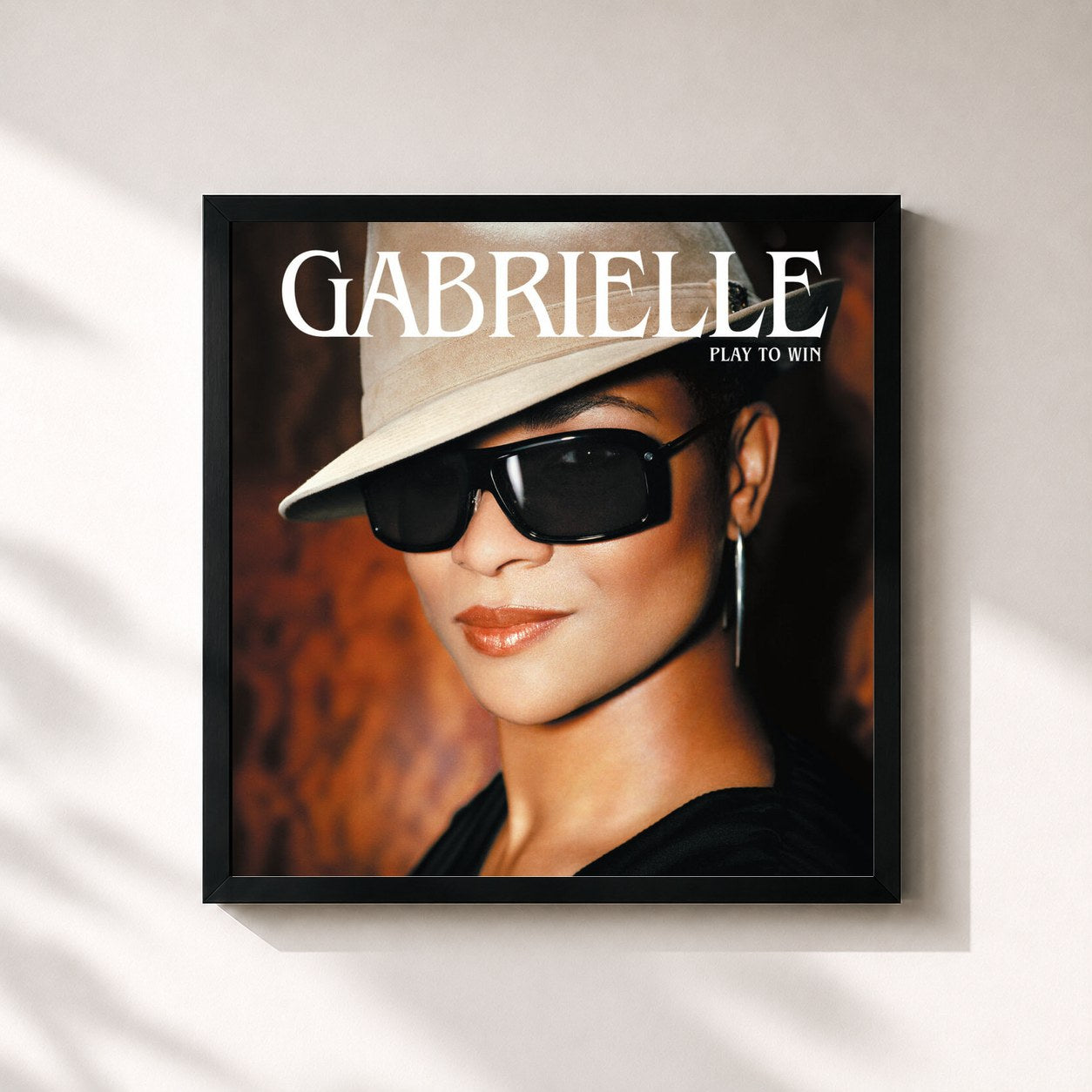#noir Tableau carré de l'album Play To Win de Gabrielle, cadre noir 32x32 cm