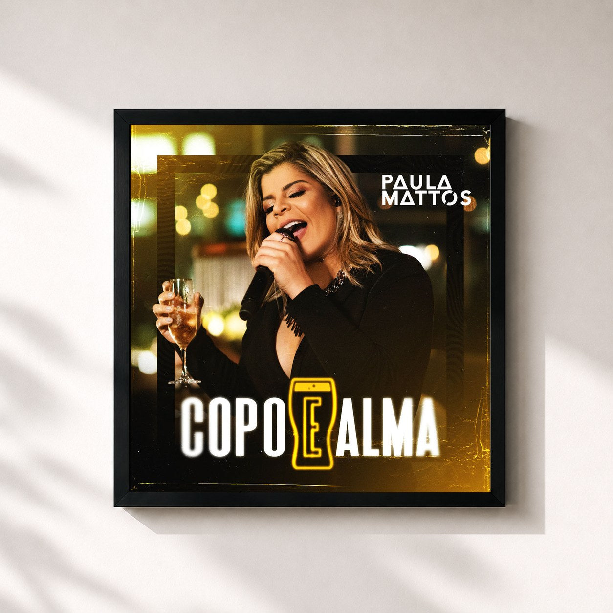 #noir Tableau carré de l'album Copo e alma de Paula Mattos, cadre noir 32x32 cm