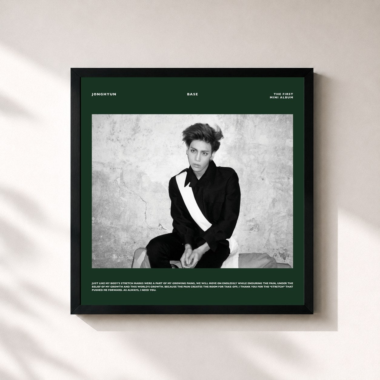 #noir Tableau carré de l'album The 1st Mini Album 'BASE' de JONGHYUN, cadre noir 32x32 cm