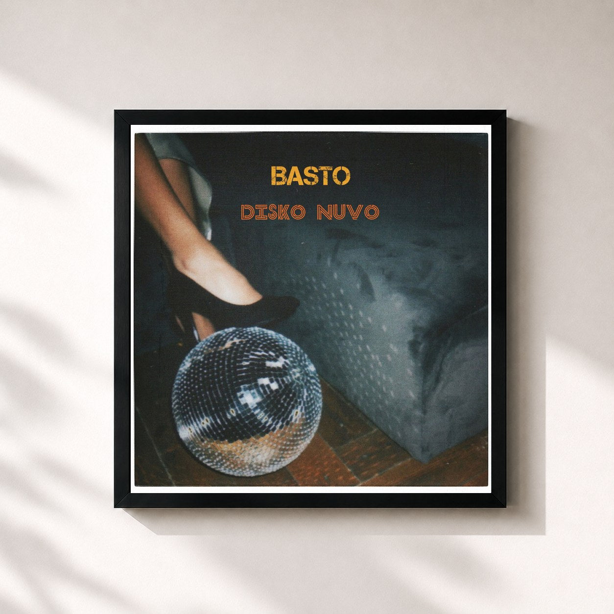 #noir Tableau carré de l'album Disko Nuvo de Basto, cadre noir 32x32 cm