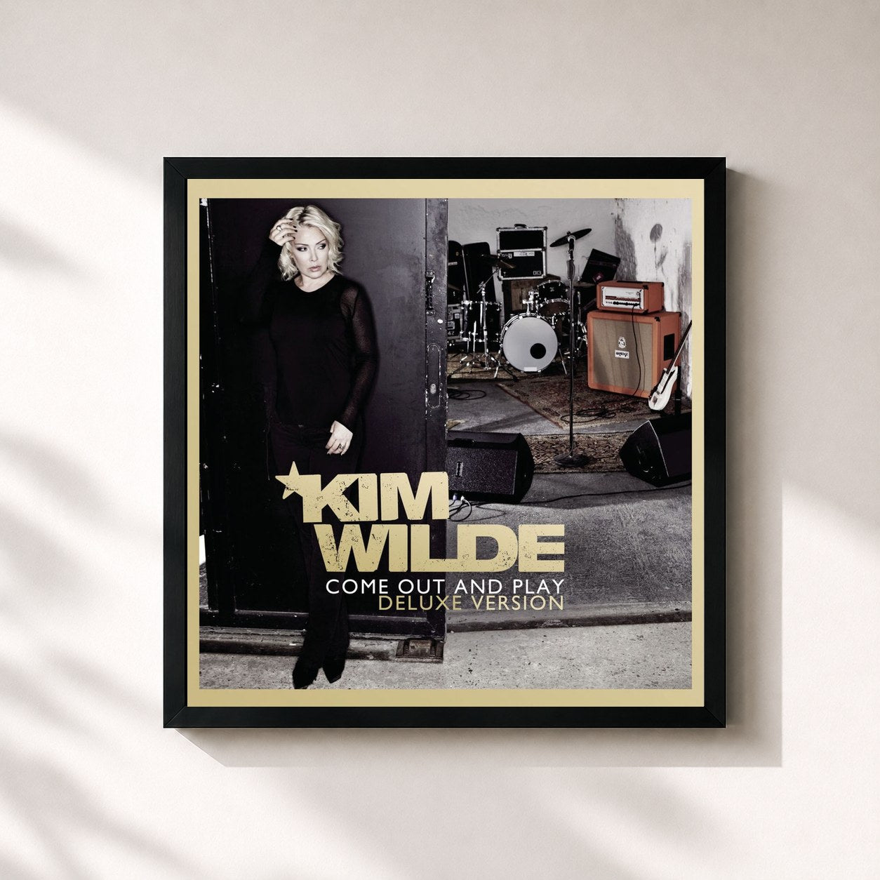 #noir Tableau carré de l'album Come Out And Play de Kim Wilde, cadre noir 32x32 cm