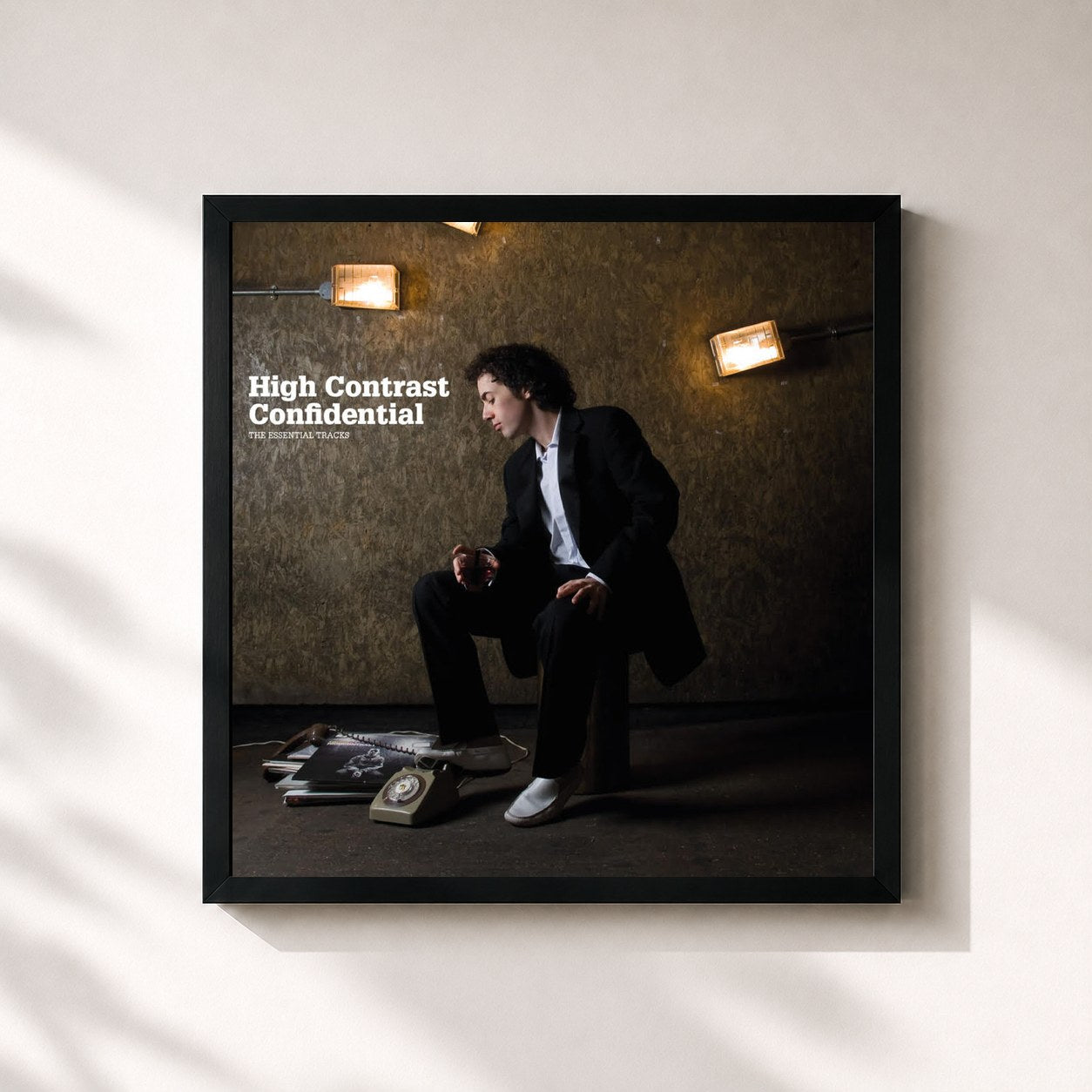 #noir Tableau carré de l'album Confidential de High Contrast, cadre noir 32x32 cm