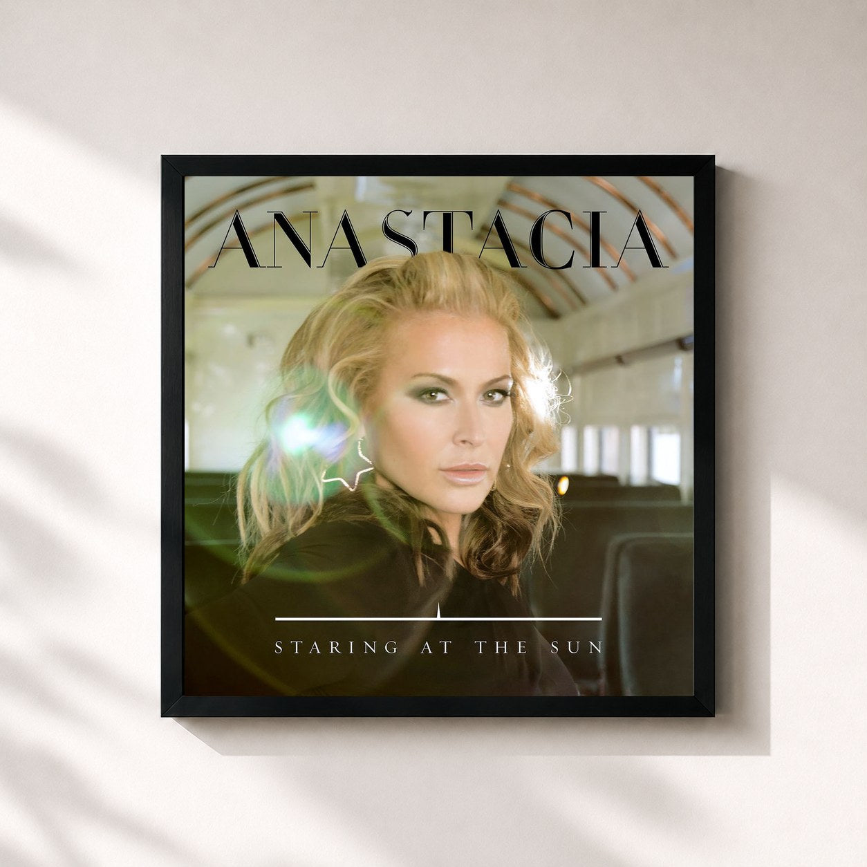 #noir Tableau carré de l'album Staring at the Sun de Anastacia, cadre noir 32x32 cm