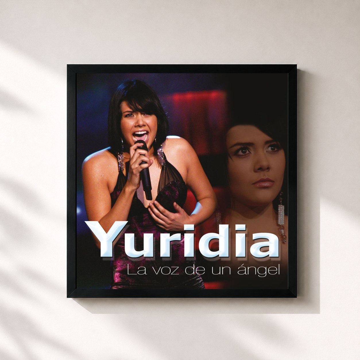 #noir Tableau carré de l'album La Voz de un Ángel de Yuridia, cadre noir 32x32 cm