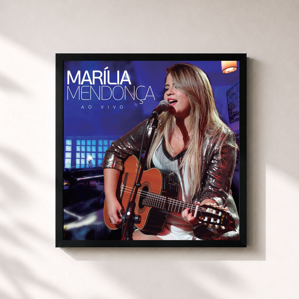 #noir Tableau carré de l'album Marília Mendonça (Ao Vivo) de Marília Mendonça, cadre noir 32x32 cm