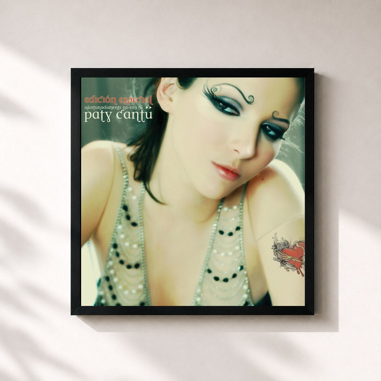 #noir Tableau carré de l'album Afortunadamente No Eres Tú (Edición Especial) de PATY CANTÚ, cadre noir 32x32 cm