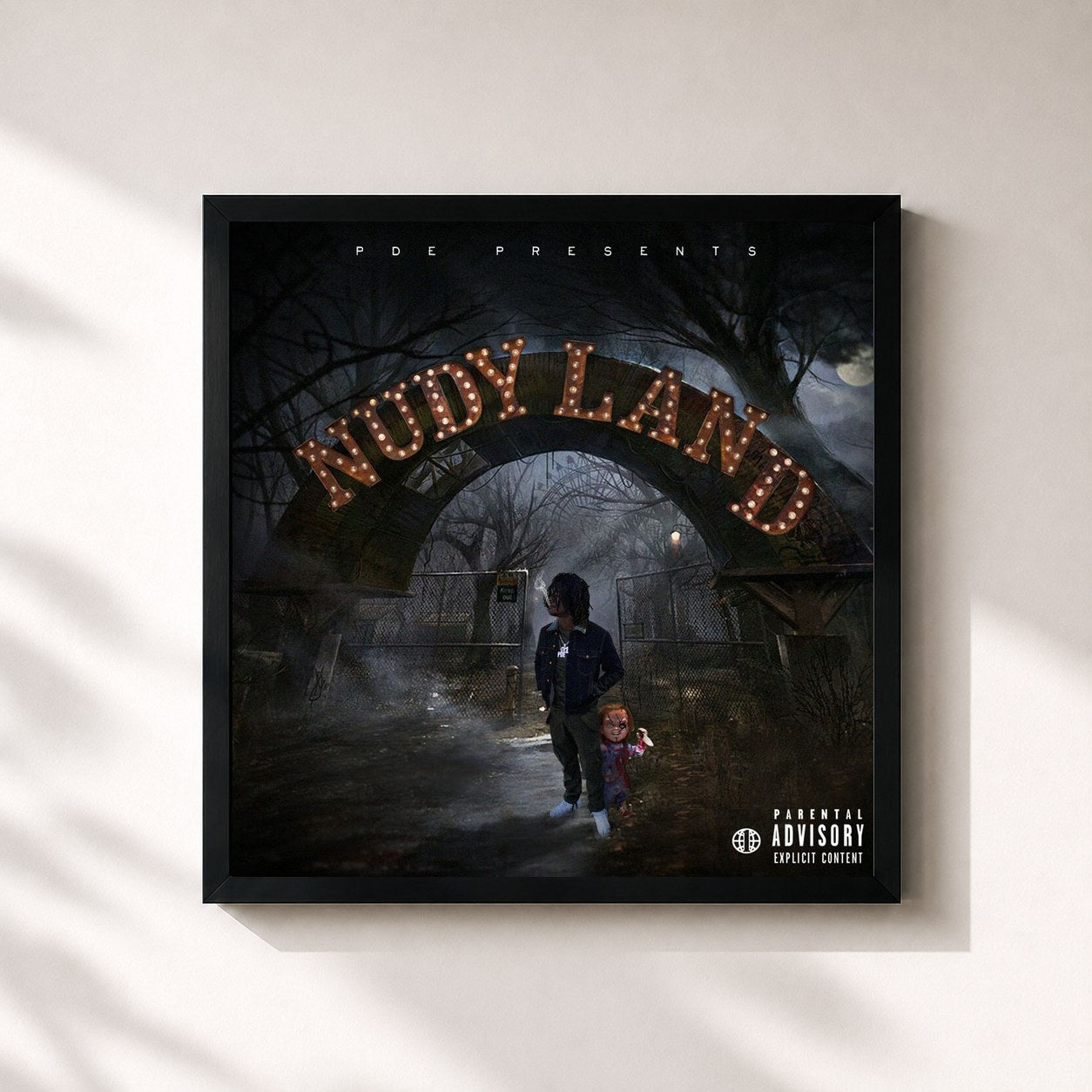 #noir Tableau carré de l'album Nudy Land de Young Nudy, cadre noir 32x32 cm