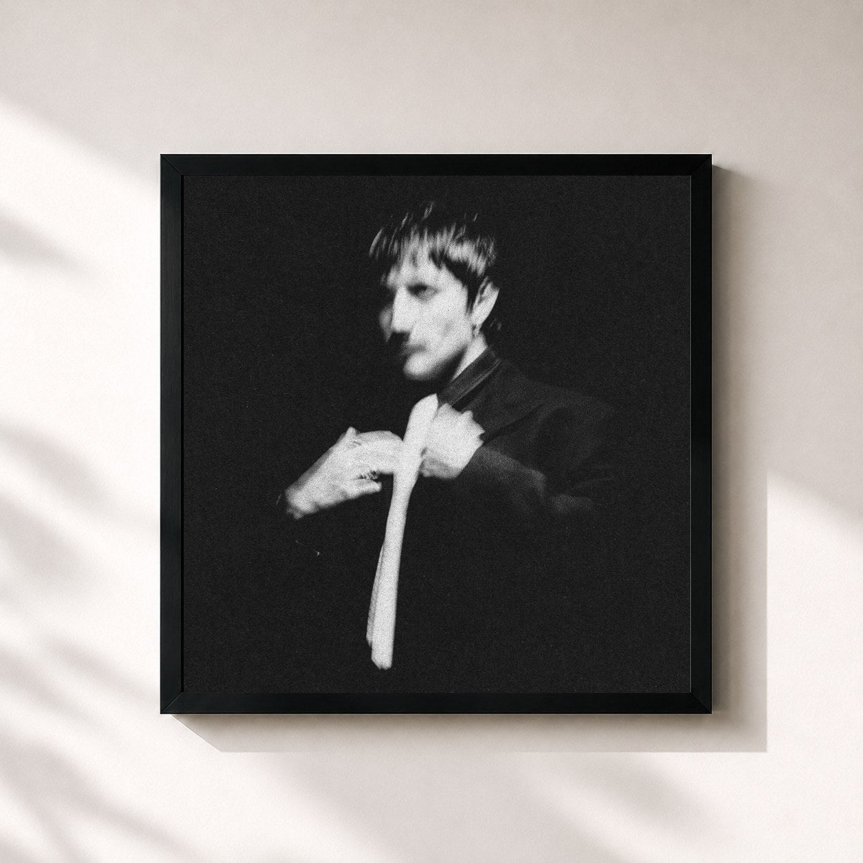 #noir Tableau carré de l'album LOVERCORE de Artemas, cadre noir 32x32 cm