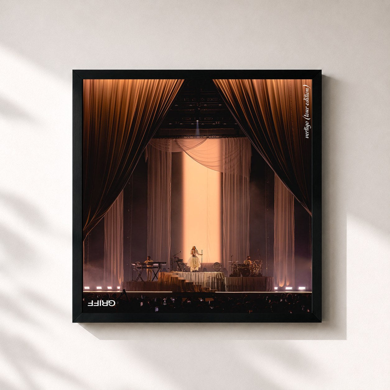 #noir Tableau carré de l'album Vertigo (Tour Edition) de Griff, cadre noir 32x32 cm