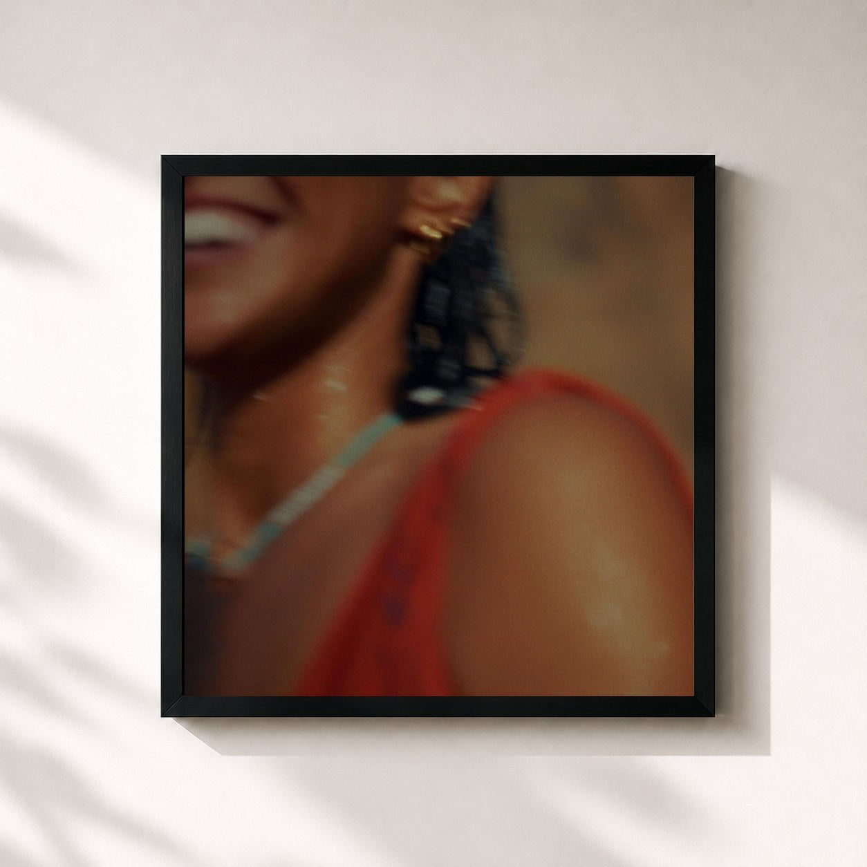 #noir Tableau carré de l'album SO MUCH HAS CHANGED de MARO, cadre noir 32x32 cm