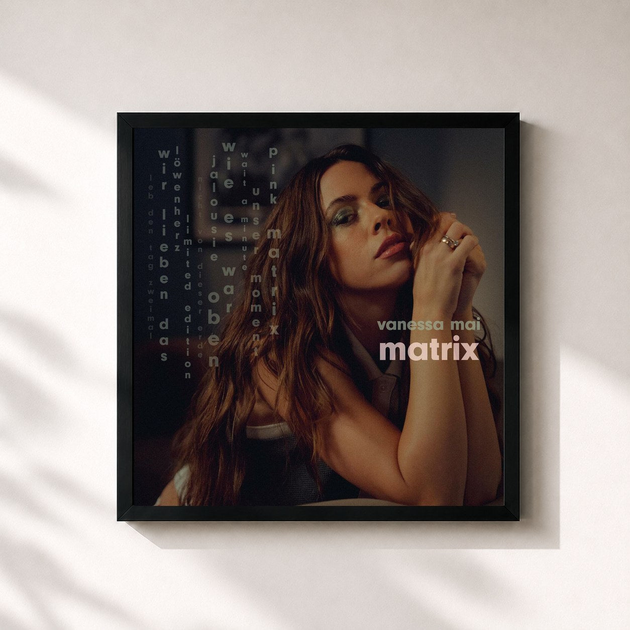 #noir Tableau carré de l'album Matrix de Vanessa Mai, cadre noir 32x32 cm