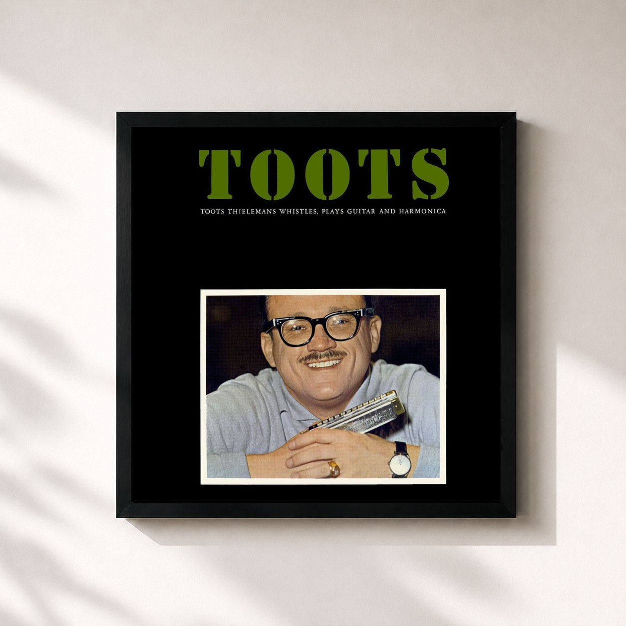 #noir Tableau carré de l'album Whistles, Plays Guitar And Harmonica de Toots Thielemans, cadre noir 32x32 cm