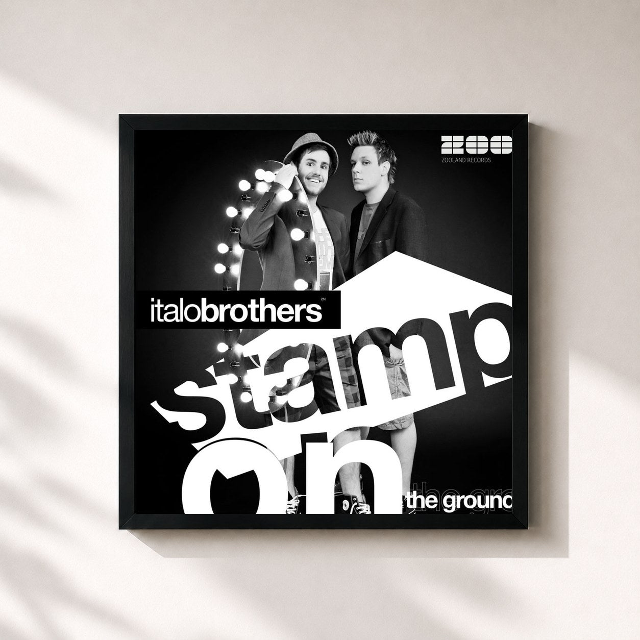 #noir Tableau carré de l'album Stamp On The Ground de ItaloBrothers, cadre noir 32x32 cm