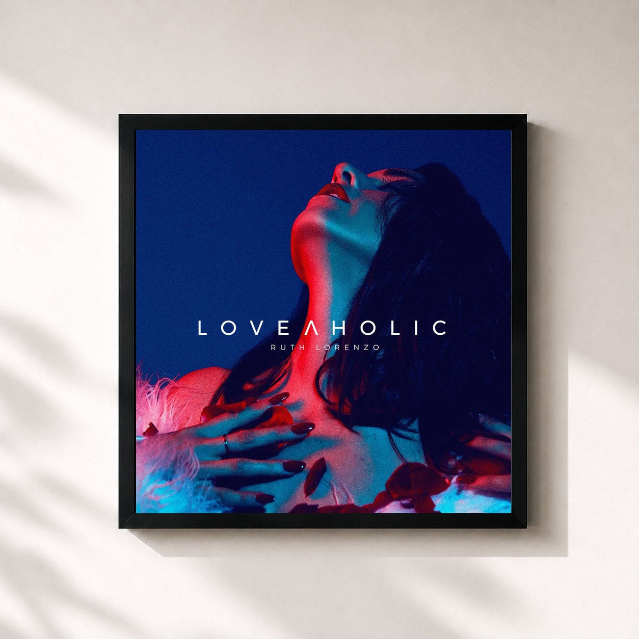 #noir Tableau carré de l'album Loveaholic de Ruth Lorenzo, cadre noir 32x32 cm