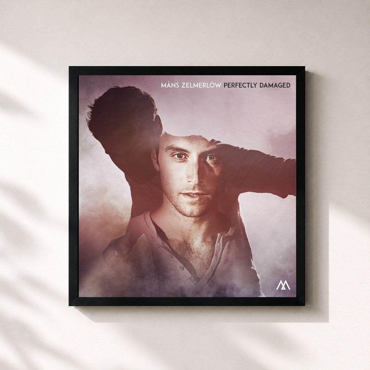 #noir Tableau carré de l'album Perfectly Damaged de Måns Zelmerlöw, cadre noir 32x32 cm