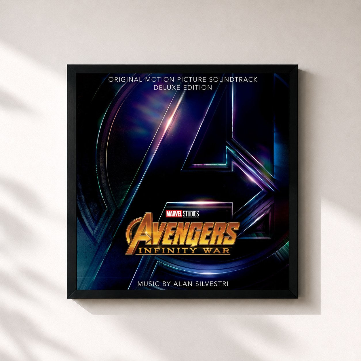 #noir Tableau carré de l'album Avengers: Infinity War (Original Motion Picture Soundtrack / Deluxe Edition) de Alan Silvestri, cadre noir 32x32 cm