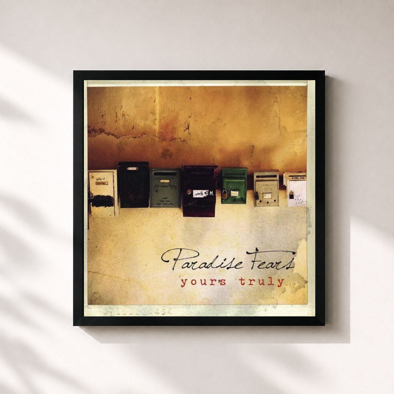 #noir Tableau carré de l'album Yours Truly de Paradise Fears, cadre noir 32x32 cm