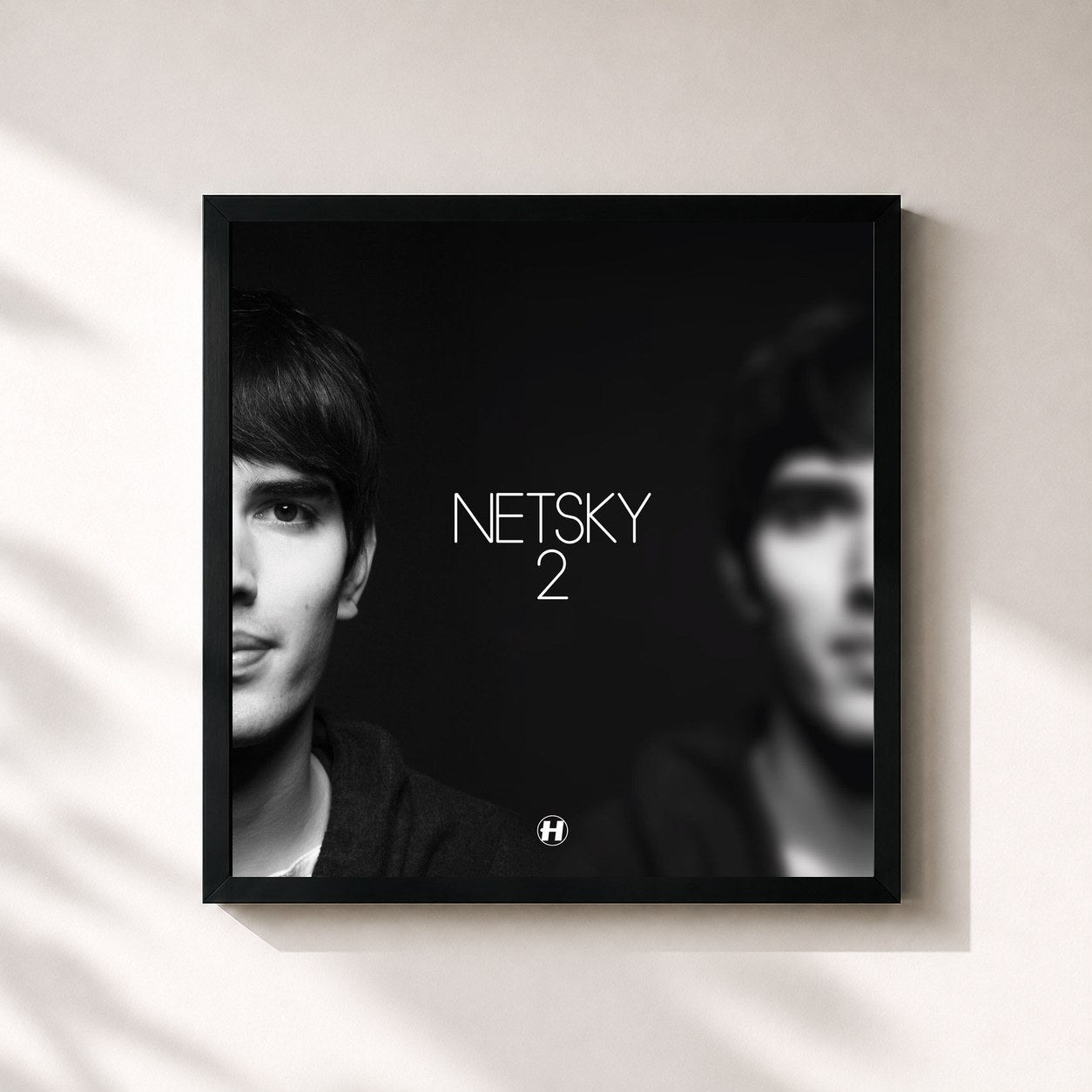 #noir Tableau carré de l'album 2 de Netsky, cadre noir 32x32 cm