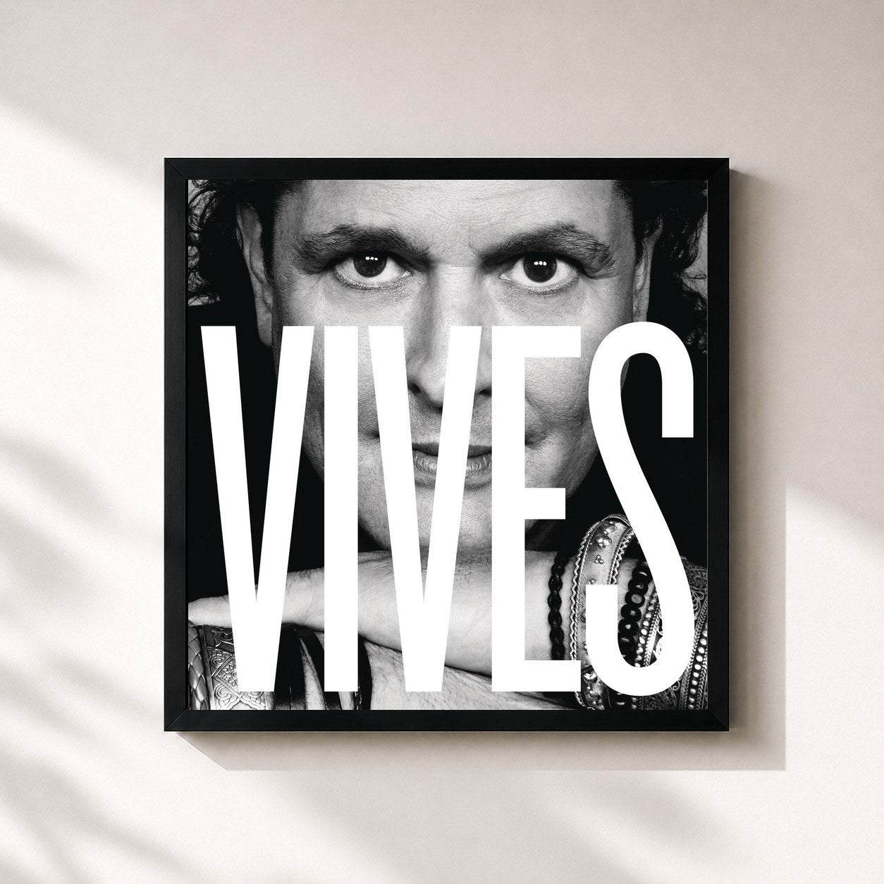 #noir Tableau carré de l'album VIVES de Carlos Vives, cadre noir 32x32 cm