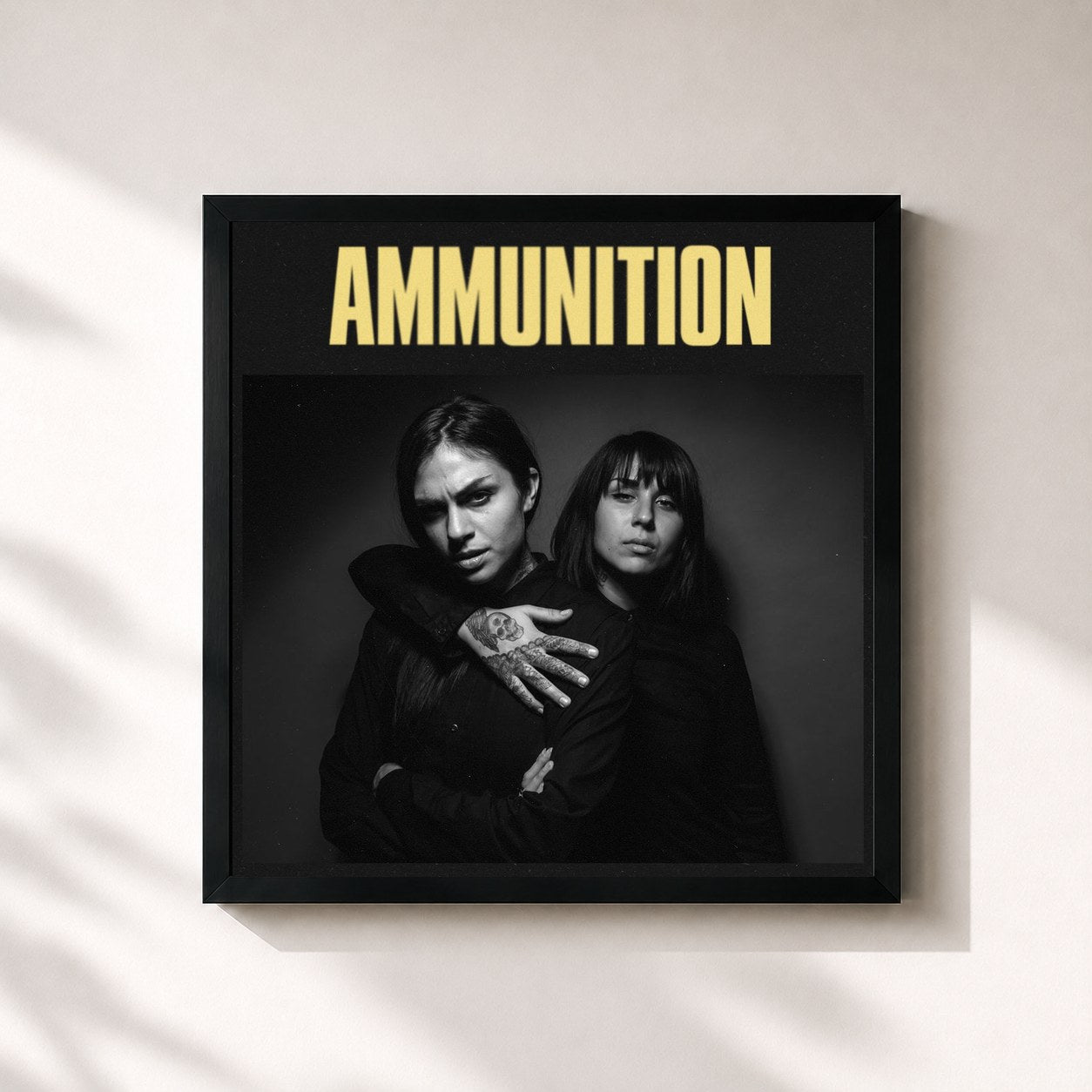 #noir Tableau carré de l'album Ammunition de Krewella, cadre noir 32x32 cm