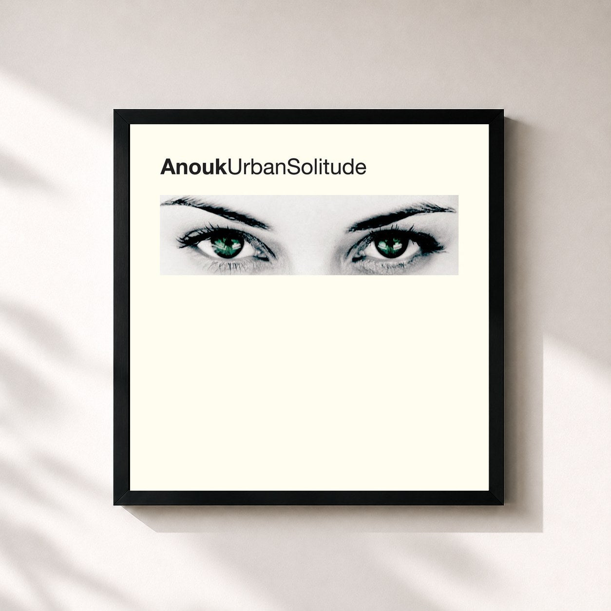 #noir Tableau carré de l'album Urban Solitude de Anouk, cadre noir 32x32 cm