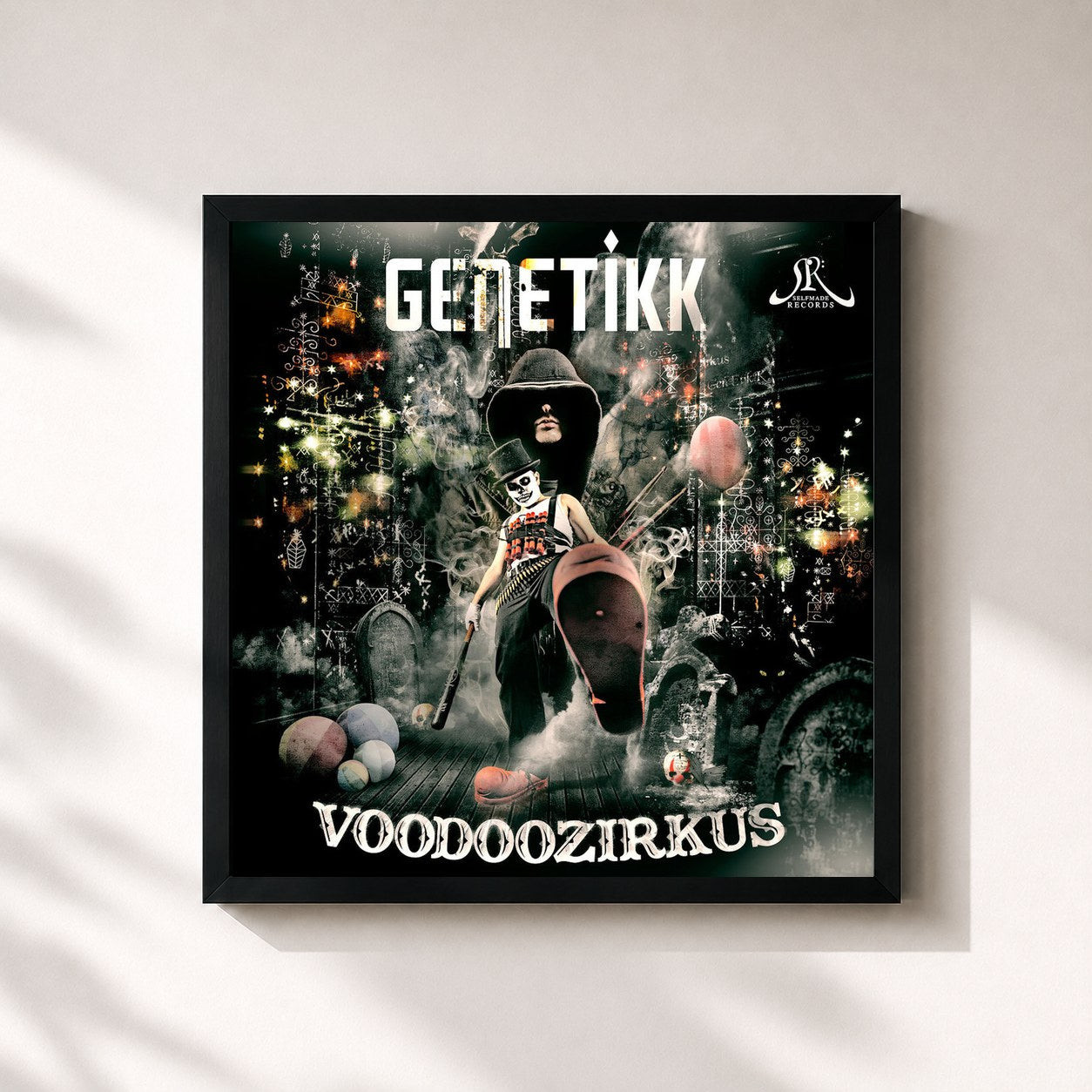 #noir Tableau carré de l'album Voodoozirkus de Genetikk, cadre noir 32x32 cm