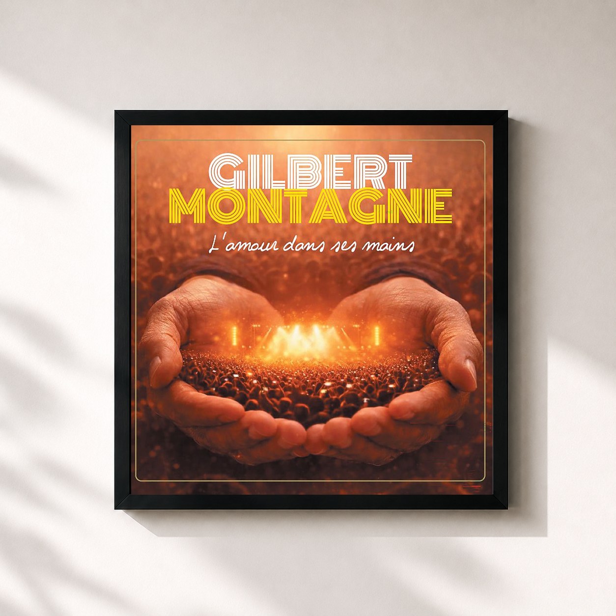 #noir Tableau carré de l'album L'amour dans ses mains de Gilbert Montagné, cadre noir 32x32 cm