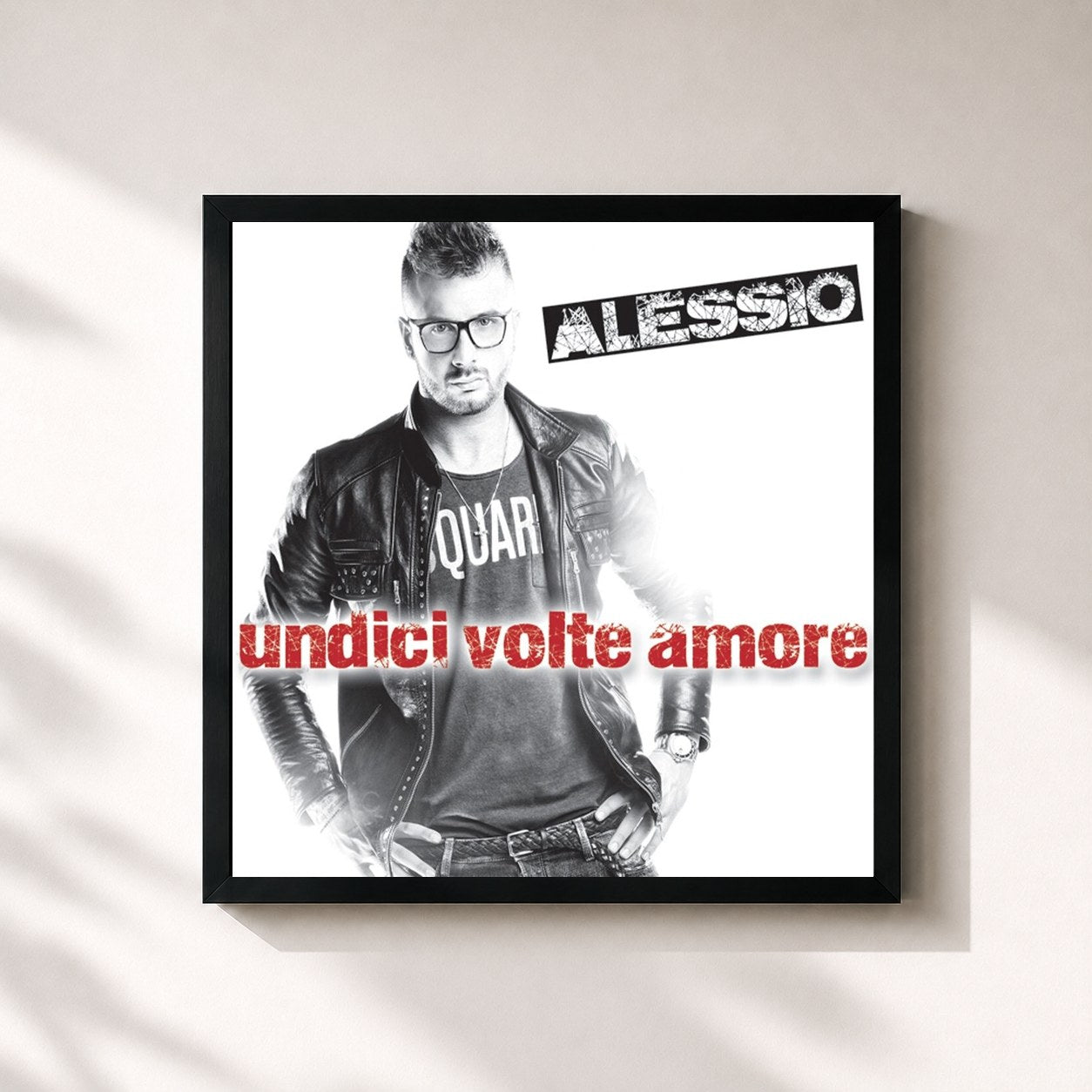 #noir Tableau carré de l'album Undici volte amore de Alessio, cadre noir 32x32 cm
