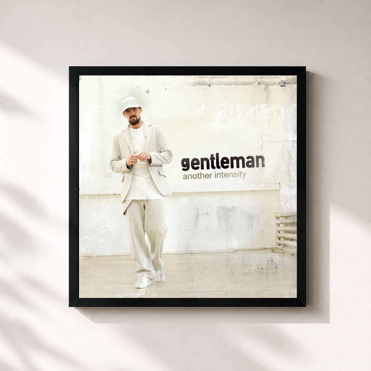#noir Tableau carré de l'album Another Intensity de Gentleman, cadre noir 32x32 cm
