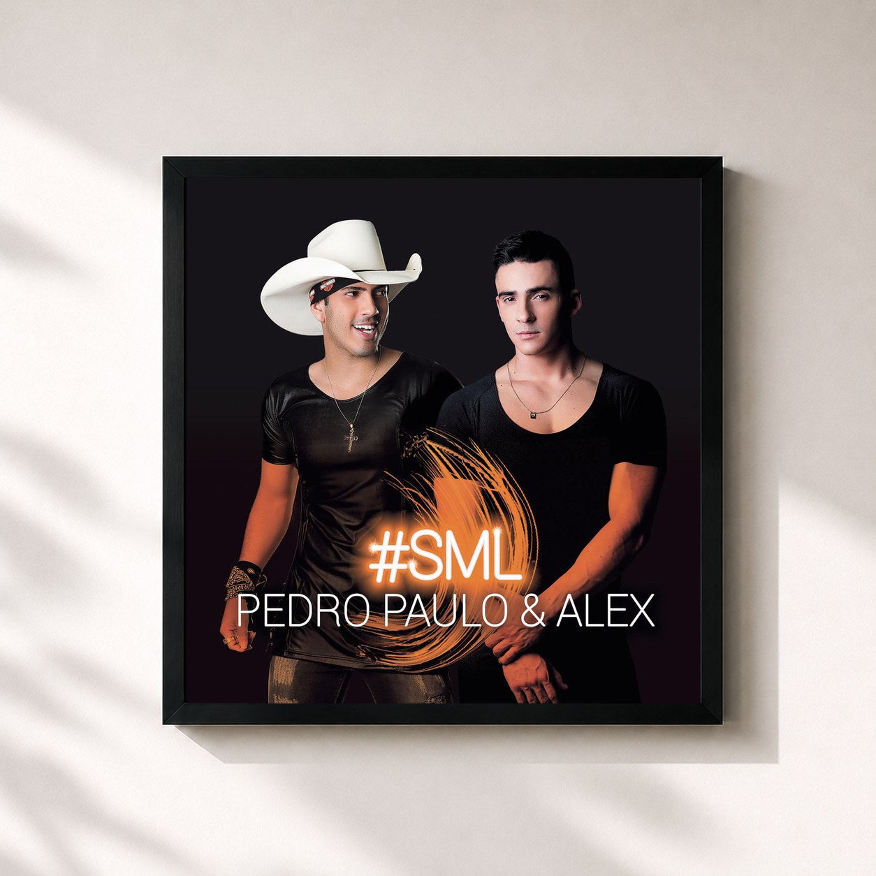 #noir Tableau carré de l'album #SML de Pedro Paulo & Alex, cadre noir 32x32 cm