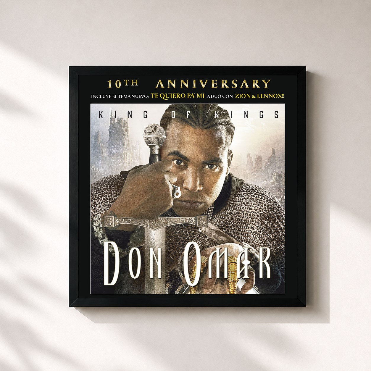 #noir Tableau carré de l'album King Of Kings 10th Anniversary (Remastered) de Don Omar, cadre noir 32x32 cm