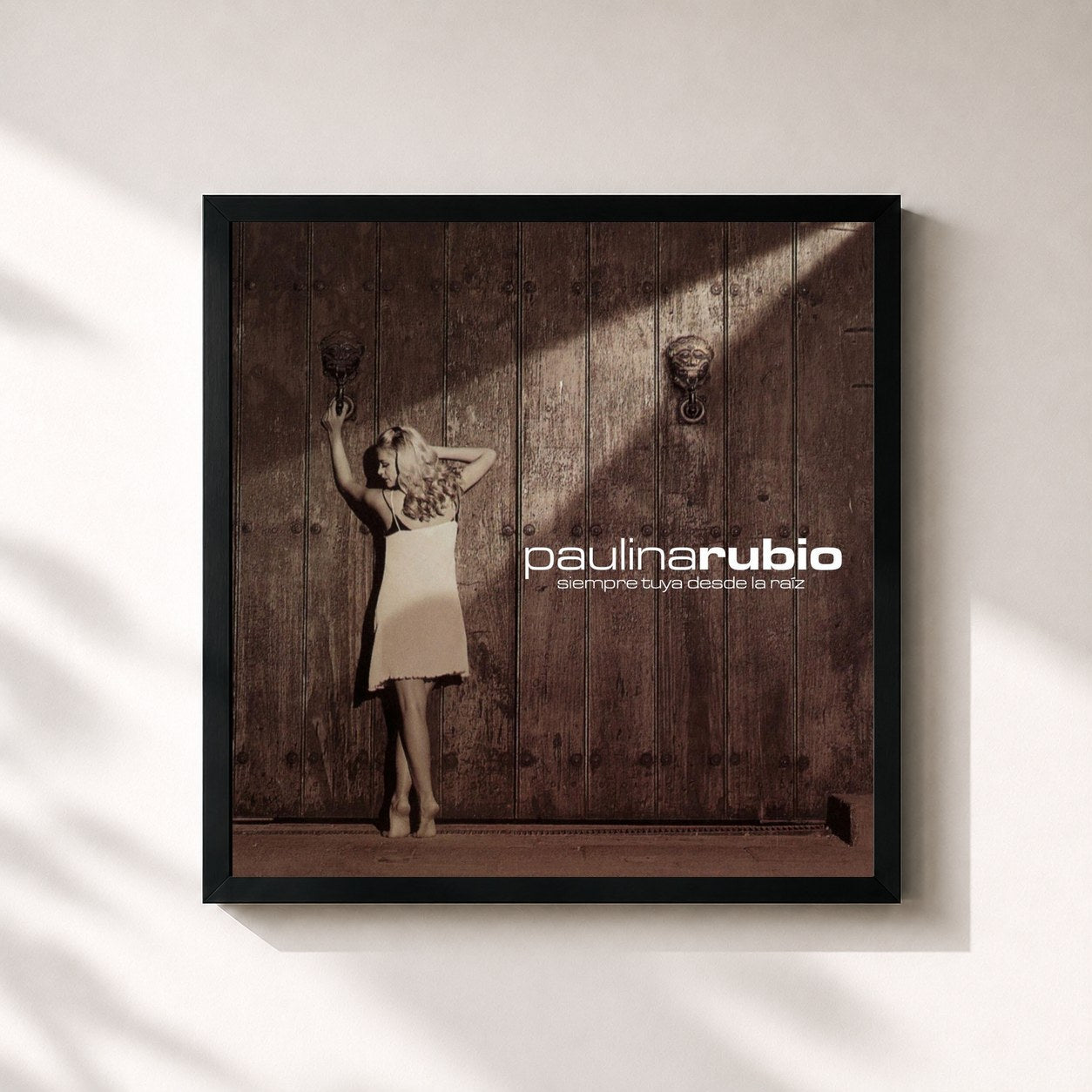 #noir Tableau carré de l'album Siempre Tuya Desde La Raiz de Paulina Rubio, cadre noir 32x32 cm