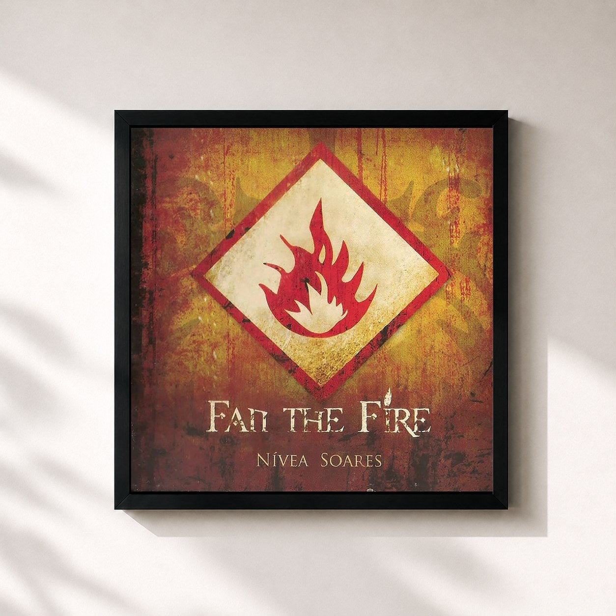 #noir Tableau carré de l'album Fan The Fire de Nivea Soares, cadre noir 32x32 cm