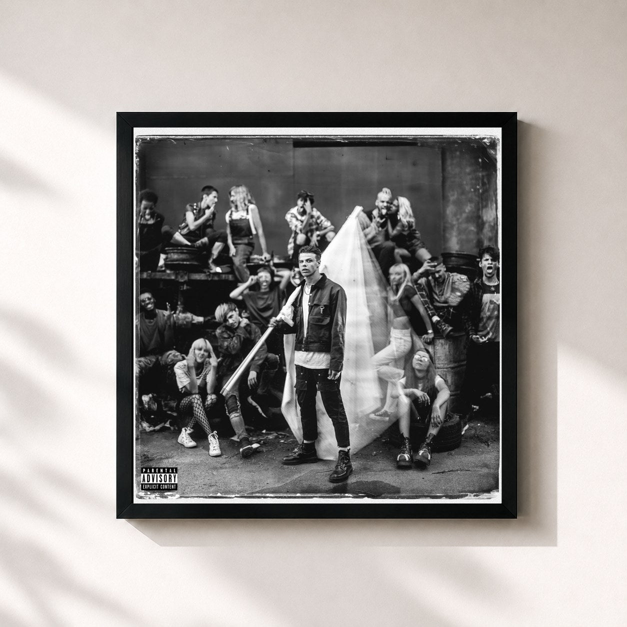 #noir Tableau carré de l'album the underrated youth de YUNGBLUD, cadre noir 32x32 cm